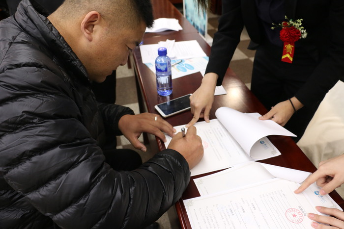 震业汇痛风干预中心烟台招商会签约爆棚.JPG